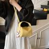 Bolso de Almohada de Moda Trendy para Mujer 2025 Verano Nuevo Bolso de Hombro Simple Nicho Elegante Bolso de Mano Pequeño para Damas