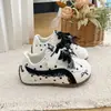 Tênis infantis de bolinhas com laço, sola macia, nova coleção de outono, com tiras de velcro e detalhes em cadarço, estilo doce e de princesa, tênis de treino infantil alemão