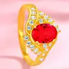 Anillo de rubí con diseño en forma de corazón chapado en oro, abierto, de moda, alegre, romántico, con grupo de diamantes rojos incrustados, anillo de circonita