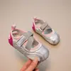Zapatos de Niña Acolchados 2026 Primavera/Verano Nuevos Zapatos Infantiles Tenis Calados Zapatos de Entrenamiento para Bebé Mary Janes Planos