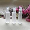 Frasco branco fosco de 10ml com tampa de rosca prateada com esfera aplicadora oferece todos os tipos de serigrafia, vendas diretas da fábrica