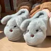 Lindas pantuflas de algodón con temática de perro para mujer, perfectas para otoño e invierno. Estas pantuflas de peluche de dibujos animados de Schnauzer son cálidas, de suela gruesa y forradas de felpa para mayor comodidad en casa.