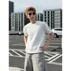Camiseta masculina de verão fina e respirável, estilo old money branco, de tricô vazado, manga curta, gola redonda, estilo maduro, com toque de luxo