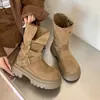 Botas de Invierno Otoño 2026 para Mujer con Suela Gruesa, Botines de Gamuza Estilo Británico, Botas de Motocicleta Versátiles que Aumentan la Altura, Modernas