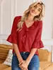 Camisa feminina casual transfronteiriça com decote V e mangas 3/4 sino, corte solto, modelagem que afina a silhueta, top de puxar versátil, disponível em várias cores