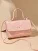 Bolsa de ombro feminina simples e estilosa, modelo 2026, moderna e versátil, com relevo de padrão losangular, bolsa pequena quadrada para usar na mão ou na transversal, porta-celular