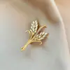 Broche Borboleta de Vidro de Luxo de Alto Padrão Transfronteiriço, Cristal Retro Incrustado com Diamantes, Elegante e Estiloso Broche para Blazer de Terno para Mulheres