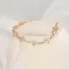 Pulsera de trébol de cuatro hojas de circón de la suerte, lujo ligero, exquisita y elegante, accesorio de mano artístico, versátil para ir al trabajo, accesorio de nicho