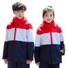 Chamarra Cortavientos Infantil para Exteriores, Mismo Estilo que el Conjunto de Dos Piezas de Otoño e Invierno, Resistente al Viento, Bloqueo de Color, Manga Larga, Uniforme Escolar con Texto Estampado