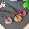Xinjiang Jade de Seda Dourada Flor de Pessegueiro Enchido Fivela de Segurança Pingente Estátua de Buda Tian Shan Pingente Verde Colar Fornecimento