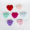 Esponja de polvo ultra suave de cristal con forma de corazón, esponja de polvo de felpa corta, especializada para polvo seco, polvo compacto y polvo suelto, disponible en varios colores