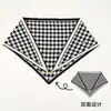 Bufanda Triangular de Punto a Cuadros Blanco y Negro Nueva para Otoño e Invierno con Hebilla Magnética, Bola Dorada Pequeña, Chal Protector de Cuello de Alta Gama