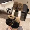 Fivela de cinto casaco de inverno retrô quente sapatos peludos antiderrapantes para mulheres, casaco de pelúcia com sola grossa novo estilo 2026 sapatos de algodão com forro de fleece