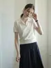 Camisa Polo Branca Clássica Retrô, Novo Estilo Primavera/Verão, Tamanho Petite, Caimento Regular nos Ombros, Camiseta de Tricô Versátil, Top de Manga Curta