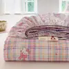 Juego de tres piezas: sábana bajera de gasa arrugada de algodón acolchado Clase A de doble capa, protector de colchón de una sola pieza, colcha de cobertura completa, funda protectora, funda de almohada