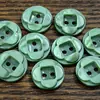 Botón de resina nacarado verde translúcido flor de ciruelo dos agujeros suéter de punto chaqueta camisas botones accesorios de costura a mano para ropa botones