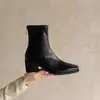Botas elásticas justas da moda e minimalistas estilo coreano de 5,5 cm, nova coleção outono/inverno 2026, bico quadrado, salto grosso e zíper traseiro, estilo botinha