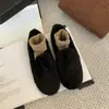 Sapatos femininos para aumentar a altura, com sola grossa e pelúcia, novo estilo coreano retrô 2026, forrados com fleece, bico redondo, de algodão, para uso externo no inverno