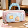 Linda cartuchera de casa pequeña a cuadros, alto atractivo estético, moderna para estudiantes, bolsa de almacenamiento de papelería de gran capacidad, cartuchera portátil