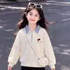 Conjunto de Dos Piezas para Niñas Primavera y Otoño, Top Artístico y Versátil con Estampado de Dibujos Animados y Diseño de Retazos, y Pantalones Casuales, Lindo y Dulce