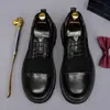 Zapatos de cuero genuino para hombre, estilo retro británico, punta redonda, acabado de gamuza desgastada, construcción de tres piezas, piel de vaca de alta calidad, transpirables, zapatos de cuero casuales para hombre