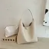 Nova bolsa tote de tecido da moda, vendida em alta no exterior, bolsa de ombro de grande capacidade com design simples e nichado para o dia a dia.