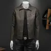 Nova jaqueta de couro masculina estilo europeu com gola reversível, estilo motociclista, casaco de couro slim-fit moderno e casual, versão coreana, top estiloso