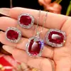 2026 Nuevo Estilo Zhuang Sheng Sheng Joyería Montura de Cobre Incrustada con Corindón Rojo Simulado Cuadrado Grueso Piedra Principal 10*12 12*16