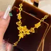 Colar com Franja Grande Estilo Livro Vermelho Dourado Areia Flor de Três Vidas para Mulheres, Corrente de Clavícula de Design de Moda Vintage Atacado