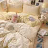 Juego de Cuatro Piezas de Algodón Lavado Grado Materno e Infantil, Estilo Ins Fresco Gasa de Doble Capa Algodón Puro Dibujos Animados Juego de Tres Piezas para Cama