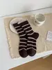 Meias femininas de outono e inverno até a panturrilha, estilo coreano, cor café, listradas Fair Isle, padrão escuro, meias empilhadas, meias femininas 100% algodão, meias sem costura