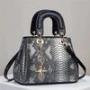 [Bolsa Feminina Shichen] 2025 Nova Moda Bolsa de Couro com Estampa de Cobra Grande Capacidade Couro Macio Comércio Exterior Casual Bolsa de Ombro