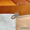 Presilha Bico de Pato Versátil Estilo Ins para Mulheres Estilo Coreano Design de Nicho Presilha Lateral para Franja Leve de Luxo Exquisita com Strass Presilha de Cabelo Sem Costura
