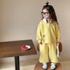 Conjunto de sudadera para niñas 2025, nueva colección de ropa infantil de primavera y otoño, estilo coreano, conjunto de dos piezas para niñas estudiantes y bebés.
