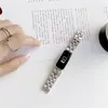 Adecuado para fitbit luxe banda de metal de acero inoxidable tres esferas banda de acero Phoebe pulsera fitbit luxe correa de tres eslabones