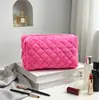Bolsa de almacenamiento de cosméticos de felpa de colores pastel, linda y fresca, acolchada, alto valor estético, neceser portátil