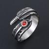 Anillo japonés y coreano de pluma de diamante para hombre con anillo de acero de titanio con diamante rojo anillo de decoración retro de moda anillo de cola femenino SA416