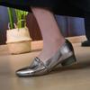Sapatos Populares de Bico Fino para Mulheres 2025 Outono Nova Moda Versátil Meia-Idade Sola Macia Confortáveis Boca Rasa Sapatos de Mãe