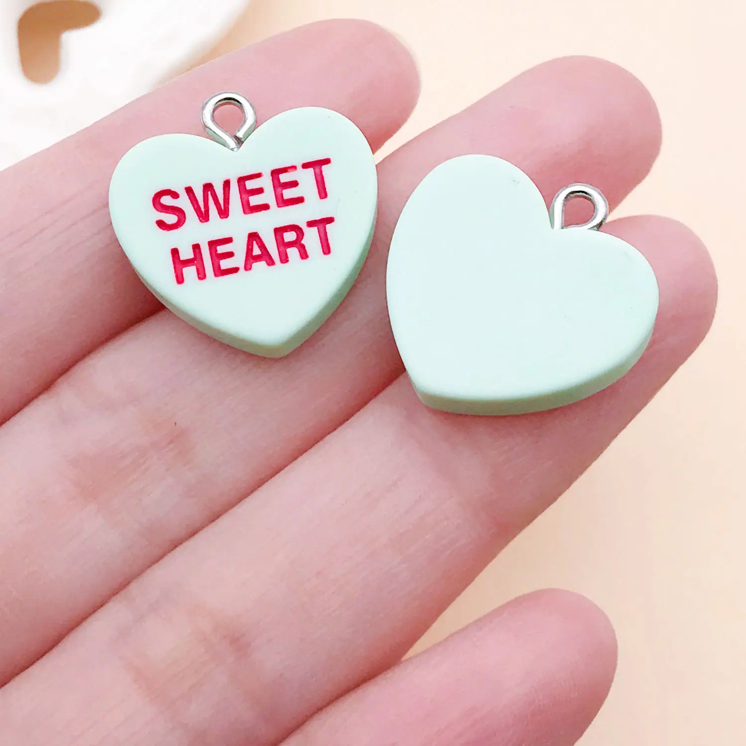 24506-JME-绿色树脂心形字母桃爱心形sweethea