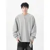 Nueva camiseta Henley de manga larga estilo americano 2026, camiseta interior casual holgada para hombre de primavera/otoño