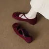 Otoño 2026 Nuevos Zapatos de Moda Retro de Gamuza con Punta Cuadrada y Hebilla de Moño de Corte Bajo con Correas Cruzadas Mary Janes Suela Suave