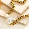 Colar de Moda com Corrente Grossa de Aço Titânio com Contas Únicas de Pérolas Grandes e Pequenas Conectadas por Corrente Plana de Metal Dourado Acessório de Pescoço