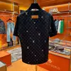 Produto Novo Verão 2025 Estampa de Letras Patchwork Gola Redonda Moda de Alto Padrão Versátil Top de Manga Curta para Homens e Mulheres