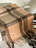 Diseño Otoño e Invierno 2025 Bufanda 100% Cachemira Genuina Estilo Británico Nuevo Cuadros Bufanda Cálida a Prueba de Viento con Borlas