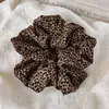 Goma para el pelo retro con estampado de leopardo para mujer, scrunchie de tela estilo Merlad, accesorio para la cabeza para coleta baja atmosférica
