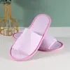 Venta al por mayor de fábrica pantuflas desechables hotel transpirables algodón color rayado pantuflas hotel bed & breakfast pantuflas desechables