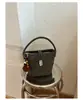 Bolso para mujer de diseño de nicho estilo francés, nuevo bolso cruzado versátil de moda otoño e invierno 2026, exquisito bolso de cubo de mano