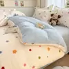 Juego de Cuatro Piezas de Terciopelo de Copo de Nieve Invierno Engrosado Cálido Coral Fleece Doble Cara Polar Funda Nórdica 3D Tridimensional Dibujos Animados Leche Terciopelo Venta al por Mayor