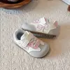 Zapatos de Forrest Gump para niños, colección primavera/otoño 2026, zapatos casuales de suela blanda para niñas, zapatillas blancas versátiles estilo coreano, zapatos deportivos para niños pequeños y niños pequeños