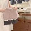 Conjunto de Tres Piezas de Moda Otoño 2025 Estilo Coreano para Niñas: Chaleco de Punto, Camiseta Básica y Pantalones de Pierna Ancha para Bebés